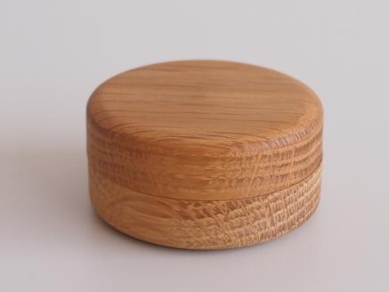 【小箱マカロン60サイズ　オーク】旋盤の「削る」技術を利用した小さな丸い箱　国産　建彦木工　直径60mm×30mm【栃木県足利市】 F7Z-697