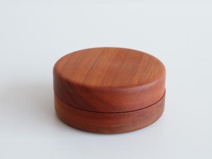 【小箱マカロン70サイズ　チェリー】旋盤の「削る」技術を利用した小さな丸い箱　国産　建彦木工　直径70mm×30mm＜出荷時期:2025年2月以降順次発送予定＞【栃木県足利市】 F7Z-700