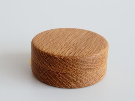 【小箱マカロン70サイズ　オーク】旋盤の「削る」技術を利用した小さな丸い箱　国産　建彦木工　直径70mm×30mm【栃木県足利市】 F7Z-701
