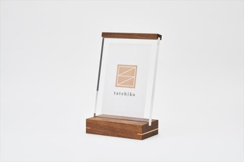 【フォトフレーム　ウォールナット】木とアクリルのシンプルなデザイン。縦・横使用可能　国産　建彦木工【栃木県足利市】 F7Z-709