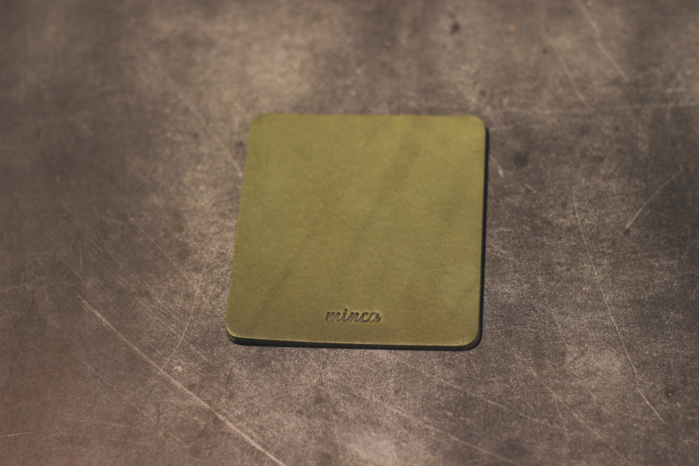 【minca】栃木レザーのコースター4枚セット  自宅、オフィス、キャンプシーンでのカフェタイムに/オリーブ　667【日用品 人気 おすすめ 】