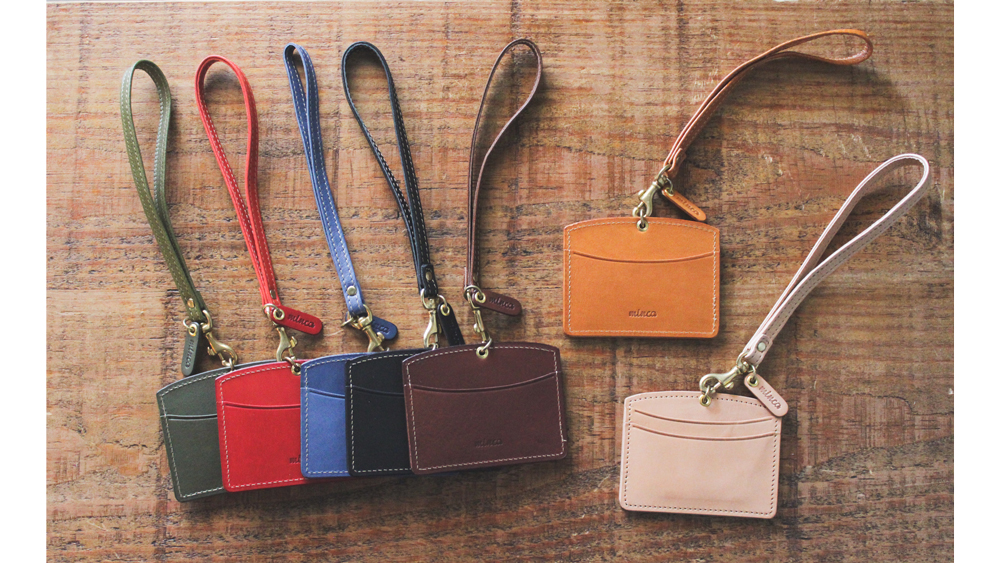 【minca】栃木レザーのストラップ付ヨコ型パスケース 定期入れ 職人の手仕事 パスホルダー02+ストラップS/ブラック　714【雑貨 日用品 人気 おすすめ 】