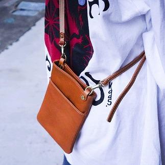 栃木レザー使用｜ソフトな手触り 本革 スマホショルダー｜Smartphone shoulder｜ブラック｜minca（全6色）