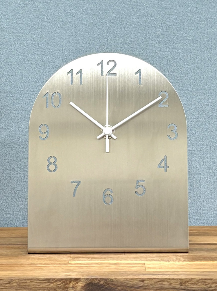 ステンレス 置き時計 針ホワイト インテリア モダン スタイリッシュ 時計【雑貨 日用品 人気 おすすめ 】