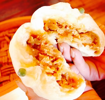 2019日本ギフト大賞・栃木賞受賞☆ツルミのカツ煮まん10個入り☆ | 中華まん カツ丼 カツ煮まん  おやつ  軽食 夜食 差し入れ 在宅 おうち時間 土産 プレゼント 栃木県 栃木 産地直送 産直 TV メディア