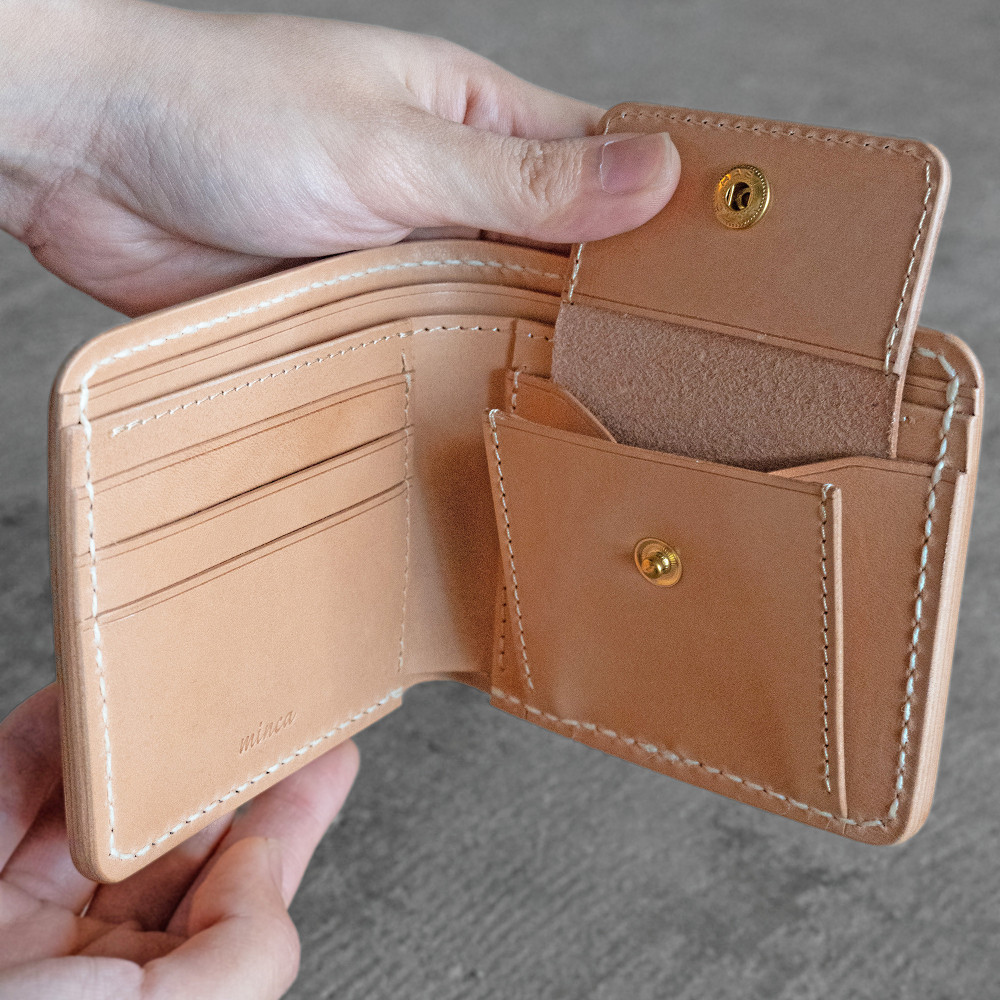 栃木レザー使用｜滑らか本革二つ折り財布｜Half wallet 01C｜チョコ｜minca（全7色)