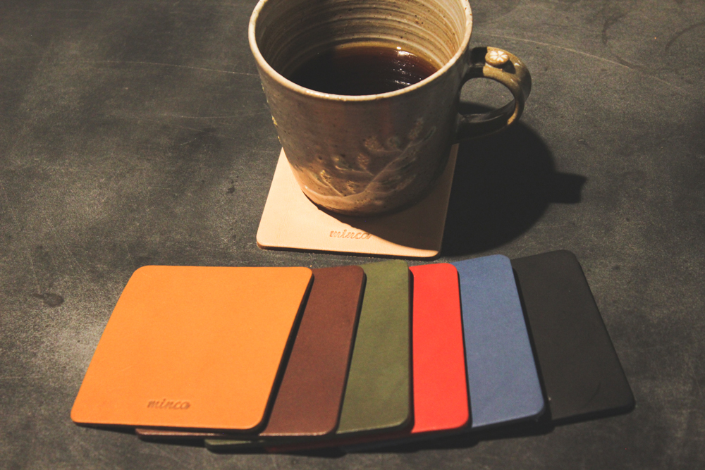 【minca】栃木レザーのコースター4枚セット  自宅、オフィス、キャンプシーンでのカフェタイムに/キャメル　667【日用品 人気 おすすめ 】