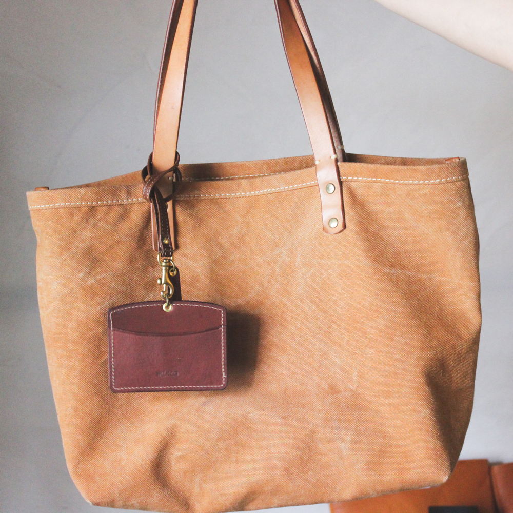 【minca】栃木レザーのストラップ付ヨコ型パスケース 定期入れ 職人の手仕事 パスホルダー02+ストラップS/ブルー　714【雑貨 日用品 人気 おすすめ 】