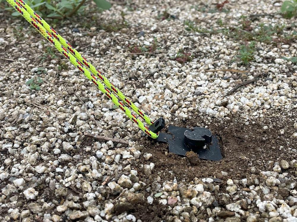 ねじペグ２５ｃｍ　ブラック　４本セット　キャンプ用ペグ　スパイラル　トルネード　アウトドア【アウトドアグッズ 人気 おすすめ 】