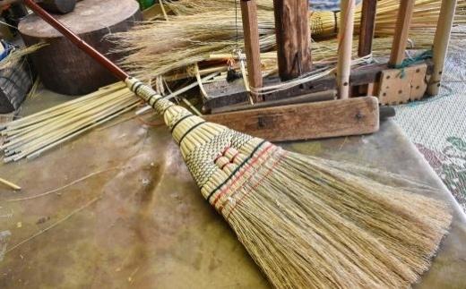 栃木県 伝統工芸品 指定　手作り ほうき　栃木産ほうき草使用「長柄ほうき」【雑貨 日用品 人気 おすすめ 】