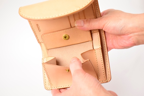 【minca】栃木レザーの三つ折り財布 ミドルサイズ ハンドステッチ滑らかな手触り/Middle wallet 01/ブラック　518【雑貨 ファッション 人気 おすすめ 】