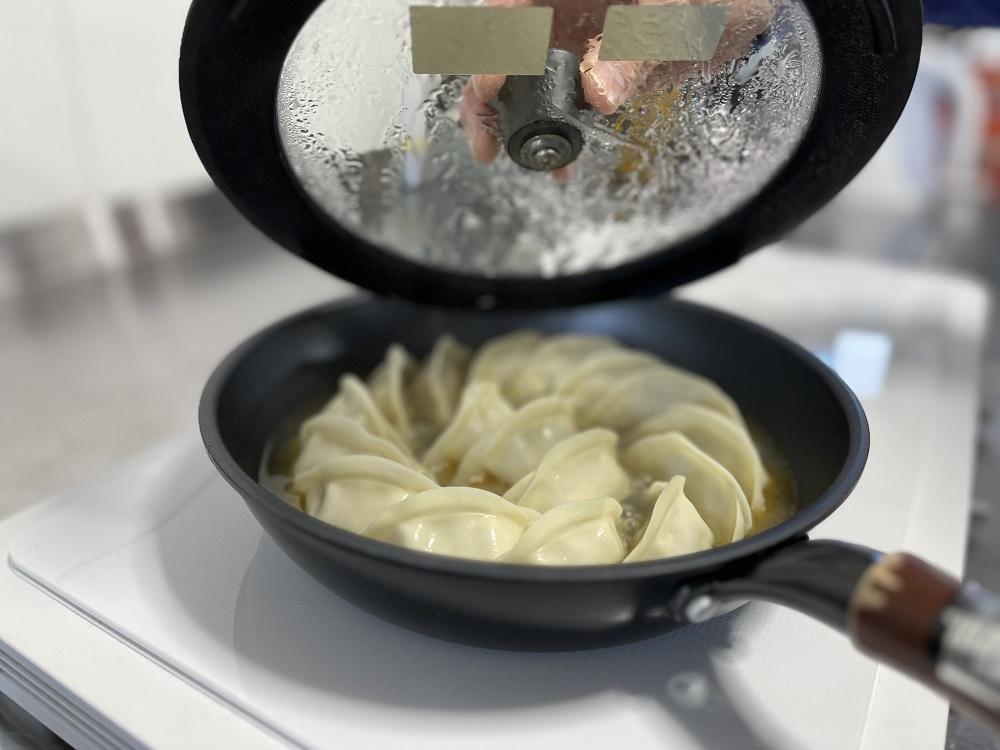 ガツンとニンニク肉ぎょうざ５０個入り【食品 加工食品 人気 おすすめ 】