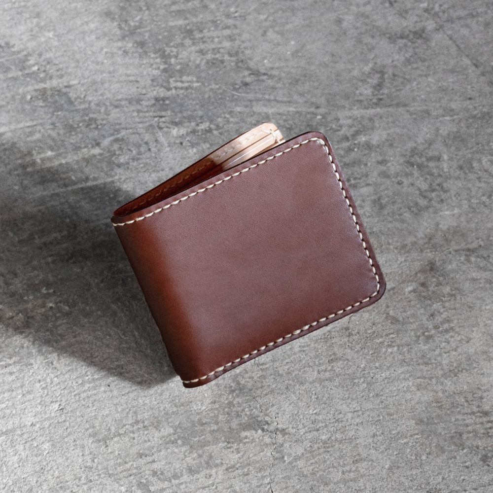 栃木レザー使用｜滑らか本革二つ折り財布｜Half wallet 01｜チョコ｜minca（全7色）