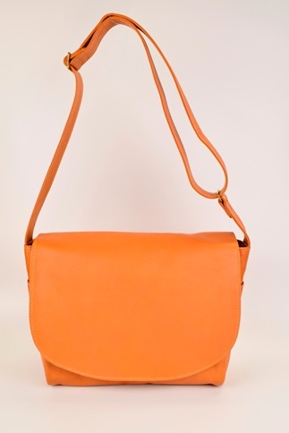 【minca】栃木レザーのショルダーバッグ01M 斜め掛け A4サイズ ソフトな手触り/Shoulder bag 01/M/キャメル　538【かばん ファッション 人気 おすすめ 】