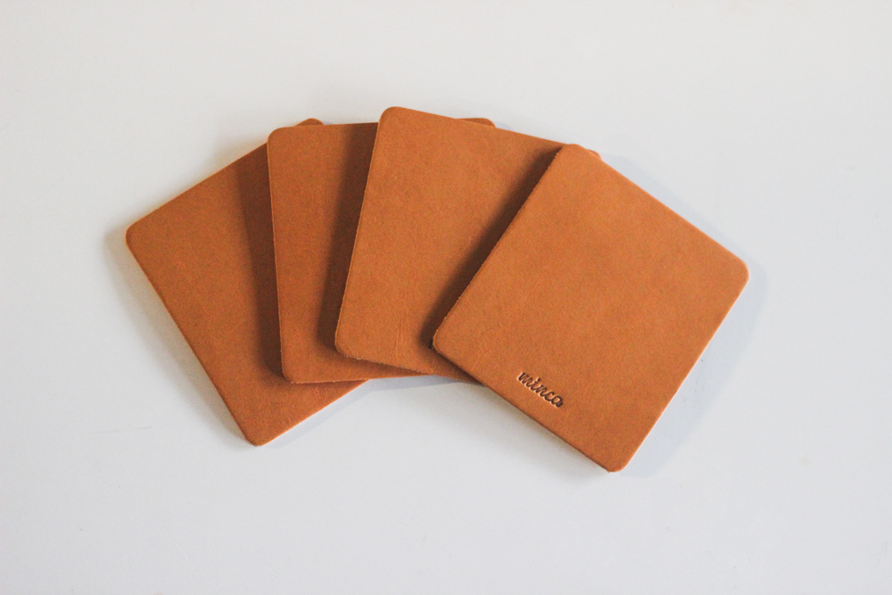 【minca】栃木レザーのコースター4枚セット  自宅、オフィス、キャンプシーンでのカフェタイムに/キャメル　667【日用品 人気 おすすめ 】