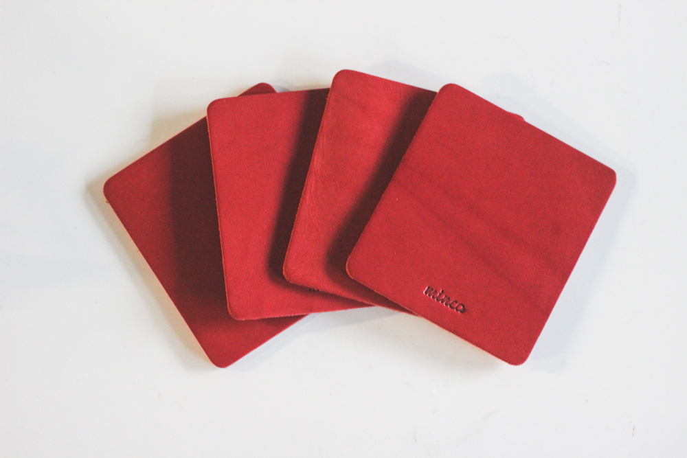 【minca】栃木レザーのコースター4枚セット  自宅、オフィス、キャンプシーンでのカフェタイムに/レッド　667【日用品 人気 おすすめ 】