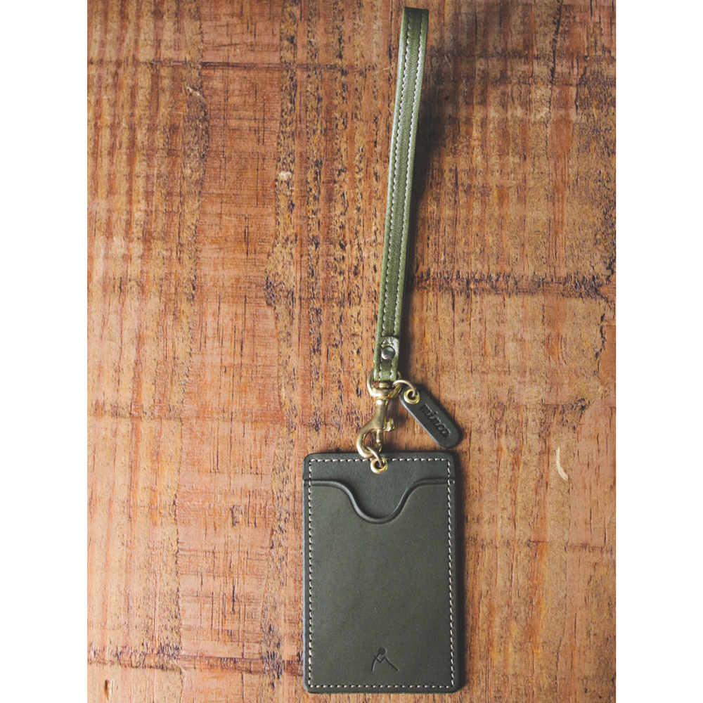 【minca】栃木レザーのストラップ付タテ型パスケース 定期入れ 職人の手仕事 パスホルダー01+ストラップS/オリーブ　706【雑貨 日用品 人気 おすすめ 】