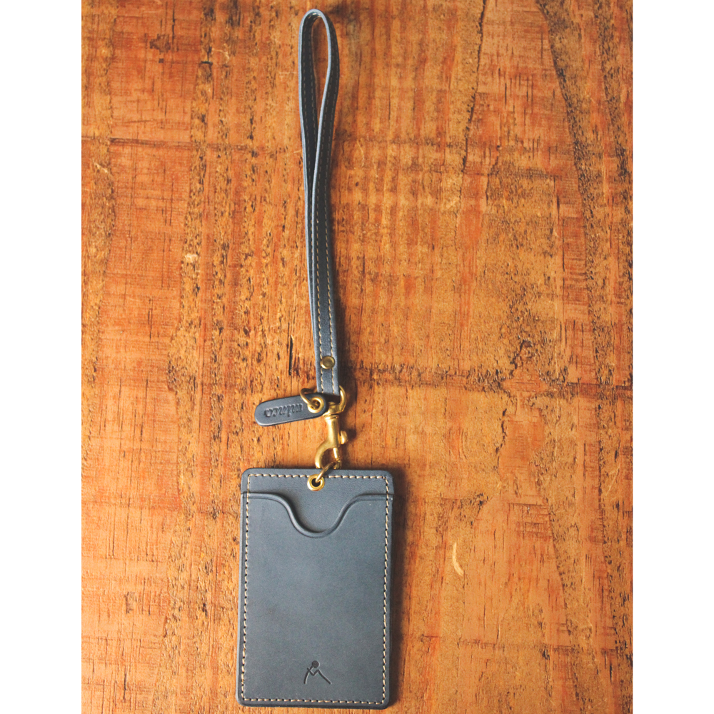 【minca】栃木レザーのストラップ付タテ型パスケース 定期入れ 職人の手仕事 パスホルダー01+ストラップS/ブルー　706【雑貨 日用品 人気 おすすめ 】