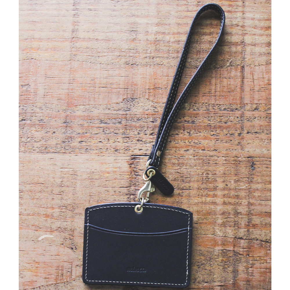 【minca】栃木レザーのストラップ付ヨコ型パスケース 定期入れ 職人の手仕事 パスホルダー02+ストラップS/ブラック　714【雑貨 日用品 人気 おすすめ 】