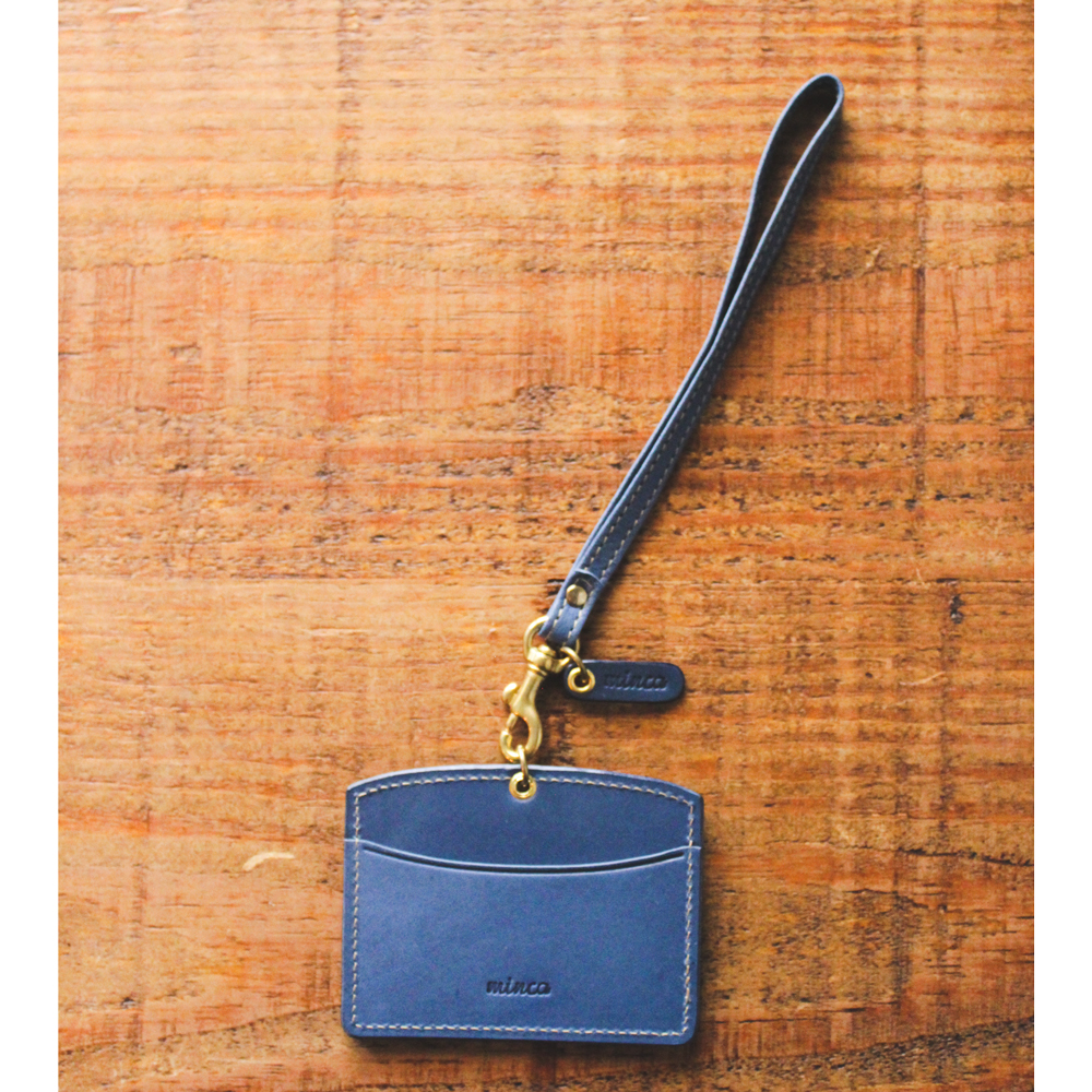【minca】栃木レザーのストラップ付ヨコ型パスケース 定期入れ 職人の手仕事 パスホルダー02+ストラップS/ブルー　714【雑貨 日用品 人気 おすすめ 】