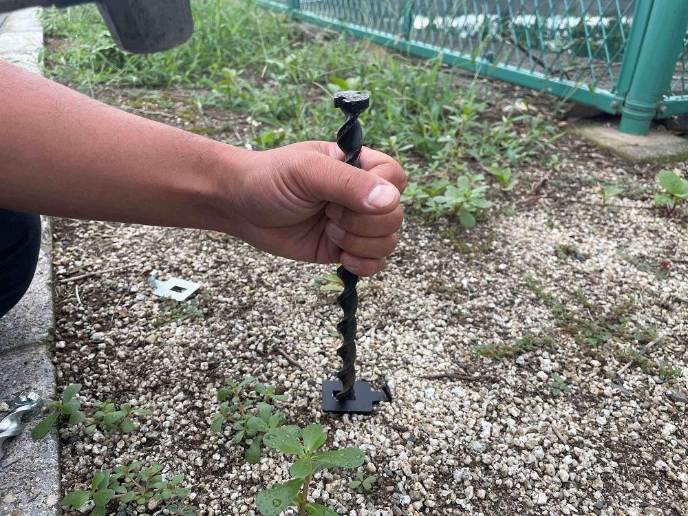 ねじペグ２５ｃｍ　ブラック　４本セット　キャンプ用ペグ　スパイラル　トルネード　アウトドア【アウトドアグッズ 人気 おすすめ 】