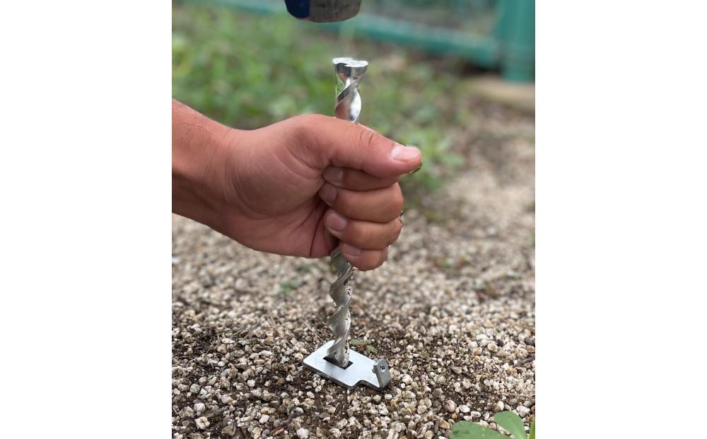 ねじペグ２０ｃｍ　シルバー　４本セット　キャンプ用ペグ　スパイラル　トルネード　アウトドア　【アウトドアグッズ 人気 おすすめ 】