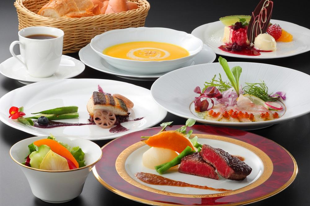 【中禅寺金谷ホテル】1泊2食付 ペア宿泊券《ロイヤルスイート》