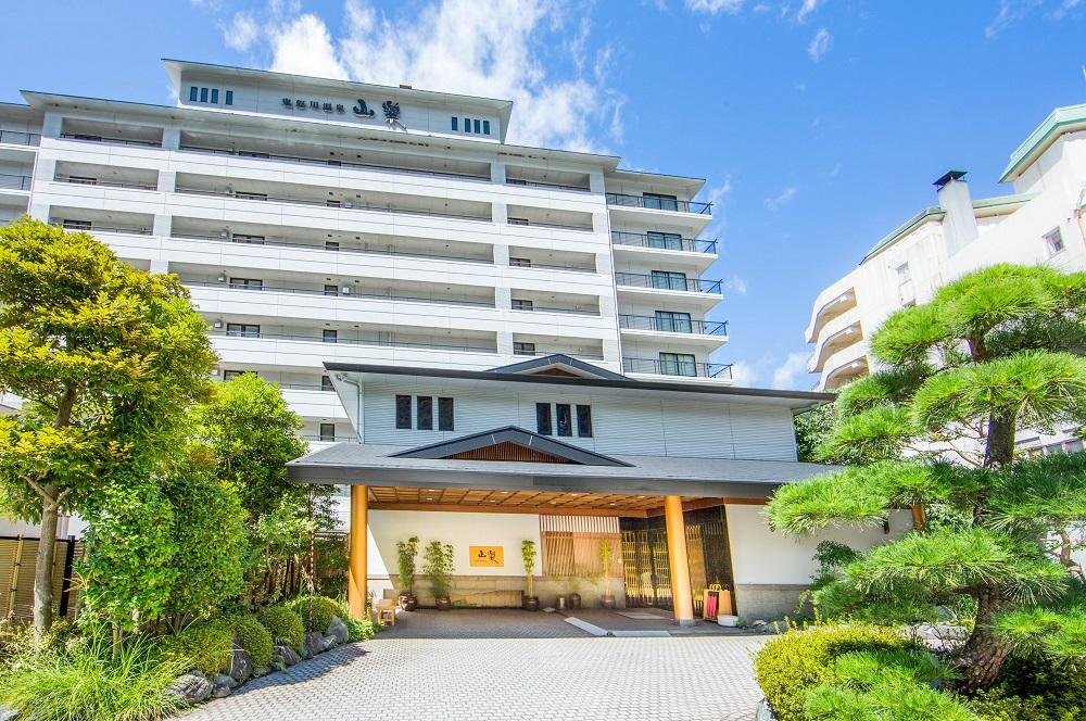 【鬼怒川温泉山楽】平休日1泊2食付 ペア 宿泊券 |  旅館 ホテル 温泉 旅行 観光 クーポン 世界遺産 日光