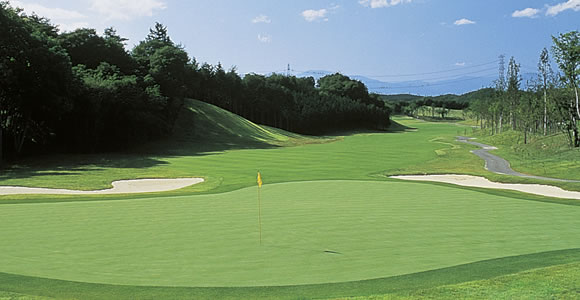 琵琶池ゴルフ倶楽部　平日１名様１ラウンドセルフプレー券 （昼食付）