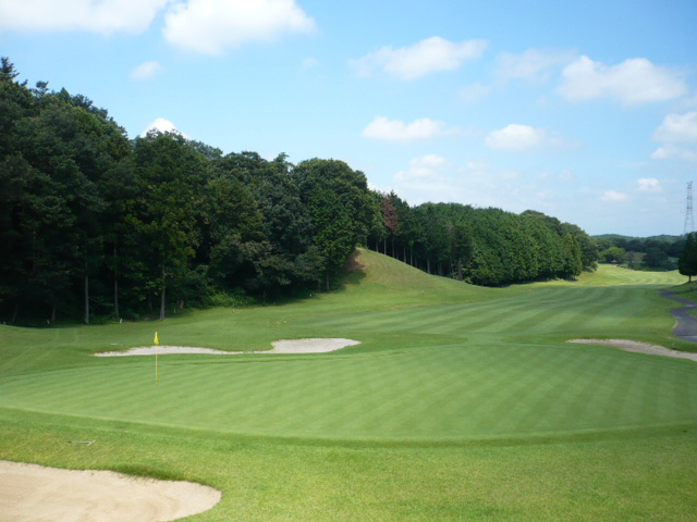 琵琶池ゴルフ倶楽部　土・日・祝１名様１ラウンドセルフプレー券 （昼食付）