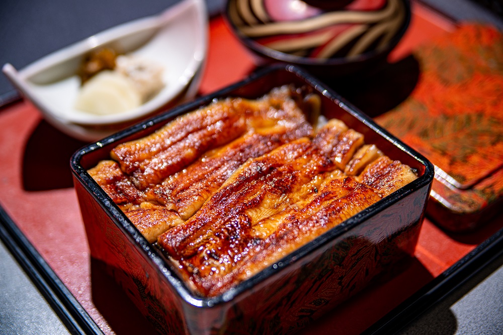 日本料理志ぶ家の うなぎ蒲焼き （タレ付き）