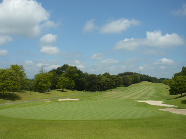 琵琶池ゴルフ倶楽部　平日１名様１ラウンドセルフプレー券 （昼食付）
