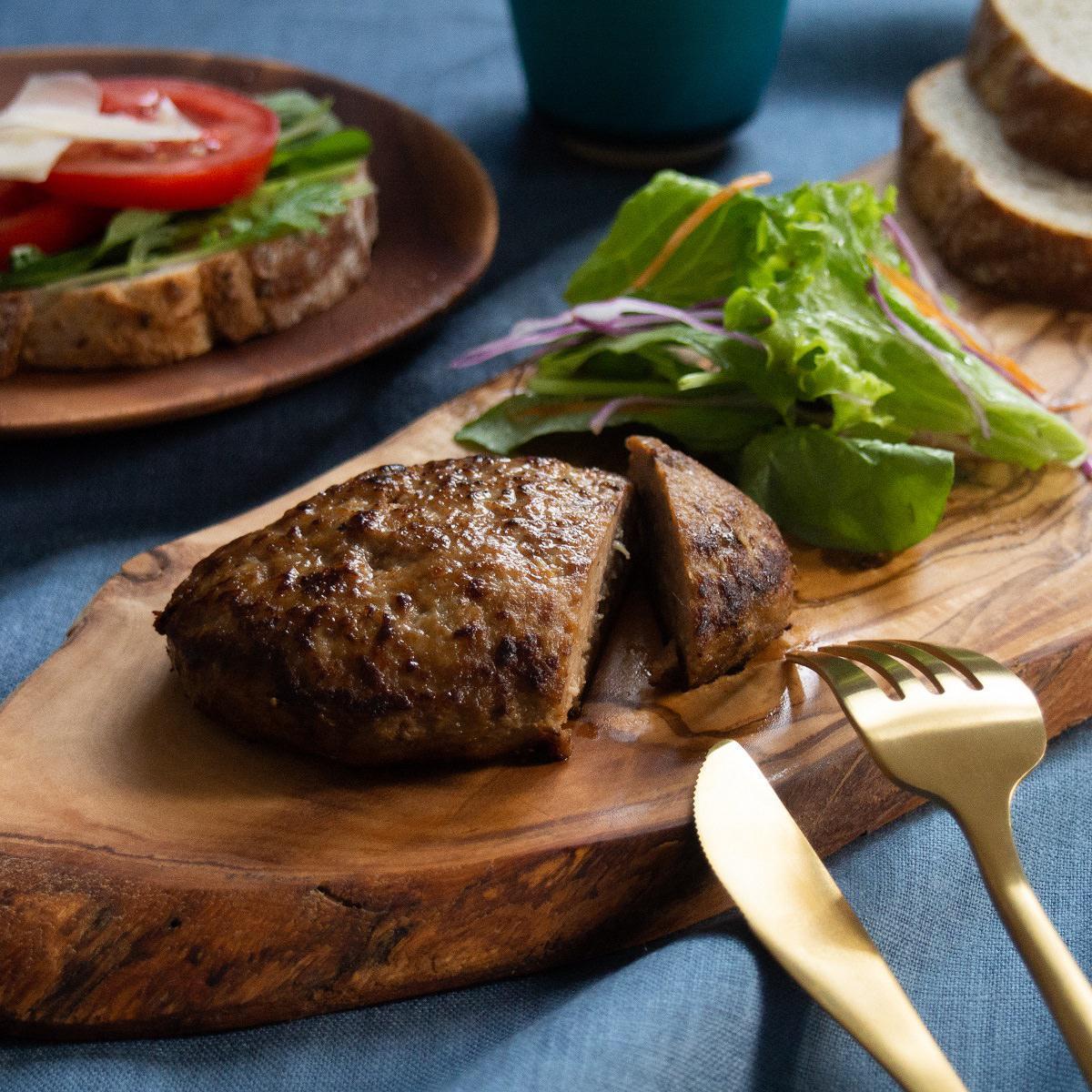 栃木県産の赤身牛 特製 手ごねハンバーグ 12個入り [ 冷凍便 ]| ハンバーグ 栃木県産牛 赤身牛 国産牛 無添加 赤身肉 冷凍 手ごね 肉汁 ジューシー 簡単調理 フライパン 焼き方 お取り寄せ ふるさと納税 栃木県 牛肉 おかず ギフト 家族向け 栃木県 矢板市 【単品】 12個入 