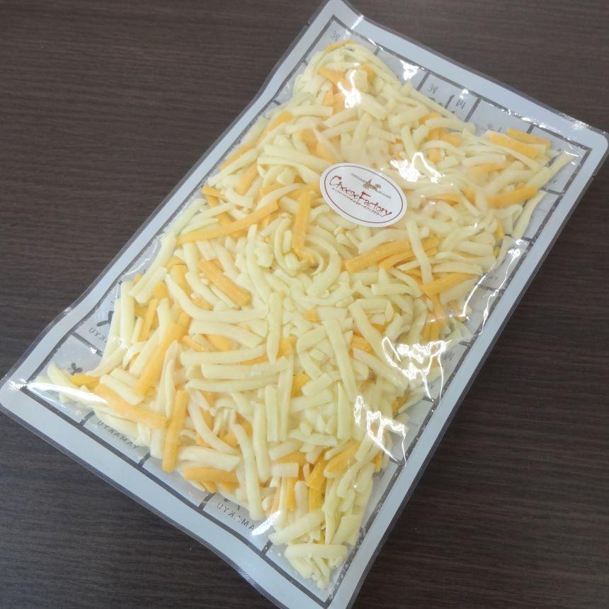 オリジナルミックスチーズ(1袋200g)×3袋 計600g | ゴーダ モッツァレラ レッドチェダー ナチュラル ミックス シュレッド チーズ 加熱用 アレンジ とろける ピザ ドリア グラタン トースト オーブン料理 トッピング 乳製品 酪農 美味しい おいしい オリジナル ブレンド 業務用 便利 濃厚 手軽 ふるさと 納税 栃木県 矢板市 【3袋】 計600g