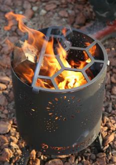 グランピングストーブ（M）＋薪入れ五徳（M）＋極厚グリルプレート（M）＋ステンレスヘラ（M）セット　アウトドア キャンプ 焚き火 たき火 たきび 焚火 ※着日指定不可