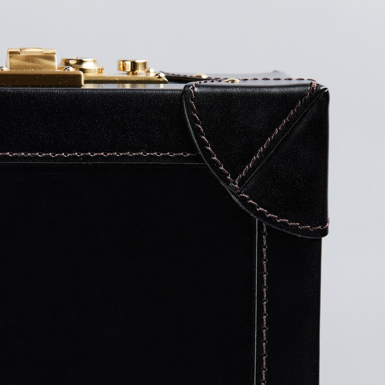 アタッシュケース