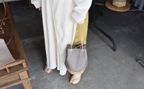 BB003-2-1　竹と牛革の巾着カゴバッグ　ピンクベージュ