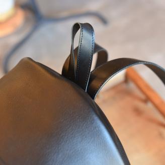 BB013　レザーリュック　ブラック