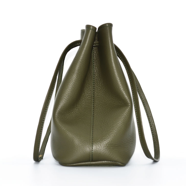 益子の革工房maharoの巾着バッグ（M）オリーブグリーン (AX140-1)