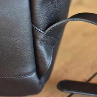 BB013　レザーリュック　ブラック