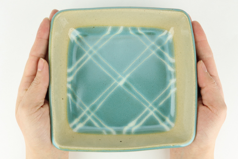 AT008　益子焼　萩原芳典　青磁釉線紋角鉢