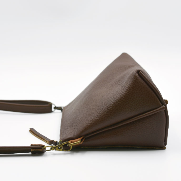 益子の革工房maharoのショルダーポーチ　ワイド（S）キャメルブラウン｜栃木県 益子町 ふるさと納税 ショルダーポーチ ワイド 牛革 手作り（AX108-1）