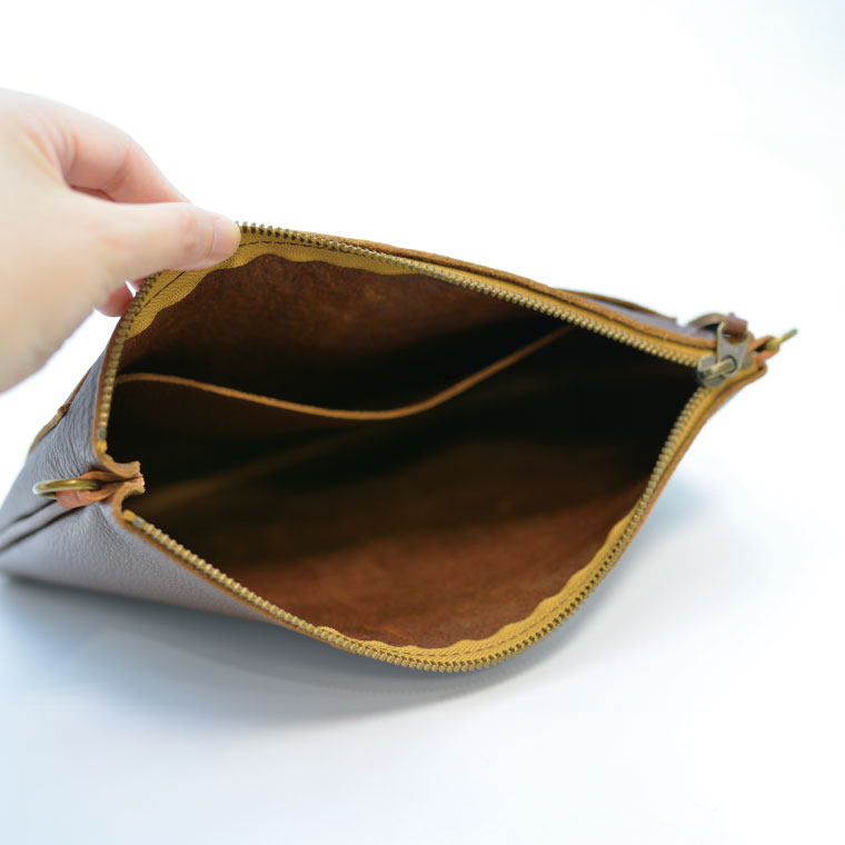 益子の革工房maharoのサコッシュ（M）キャメルブラウン｜栃木県 益子町 ふるさと納税 サコッシュ 革 肩掛け 日用品（AX113-1）