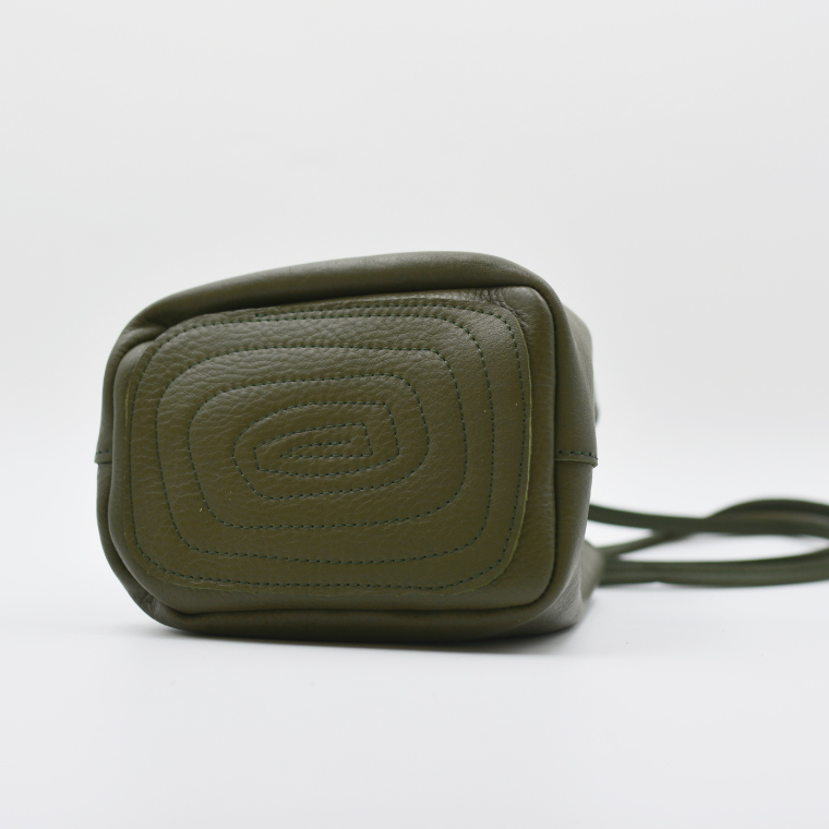 益子の革工房maharoの巾着バッグ（S）オリーブグリーン (AX141-1)