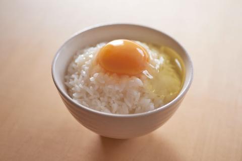 AQ005　高橋ファームの丈夫卵12個+紅カブトエビ玄米2kg