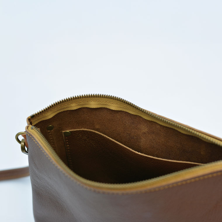 益子の革工房maharoのショルダーポーチ（M）キャメルブラウン｜栃木県 益子町 ふるさと納税 ショルダーポーチ 牛革 手作り（AX106-1）