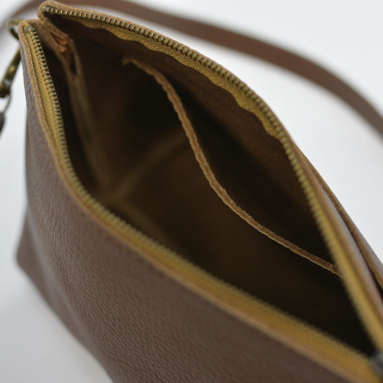 益子の革工房maharoのショルダーポーチ　ワイド（S）キャメルブラウン｜栃木県 益子町 ふるさと納税 ショルダーポーチ ワイド 牛革 手作り（AX108-1）