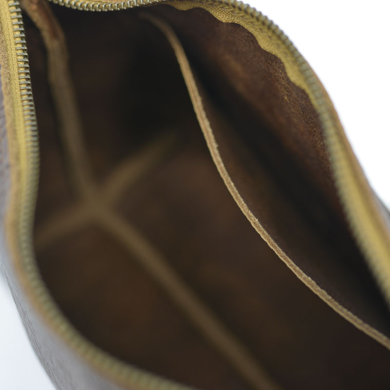 益子の革工房maharoのショルダーポーチ　ワイド（M）キャメルブラウン｜栃木県 益子町 ふるさと納税 ショルダーポーチ ワイド 牛革 手作り（AX109-1）