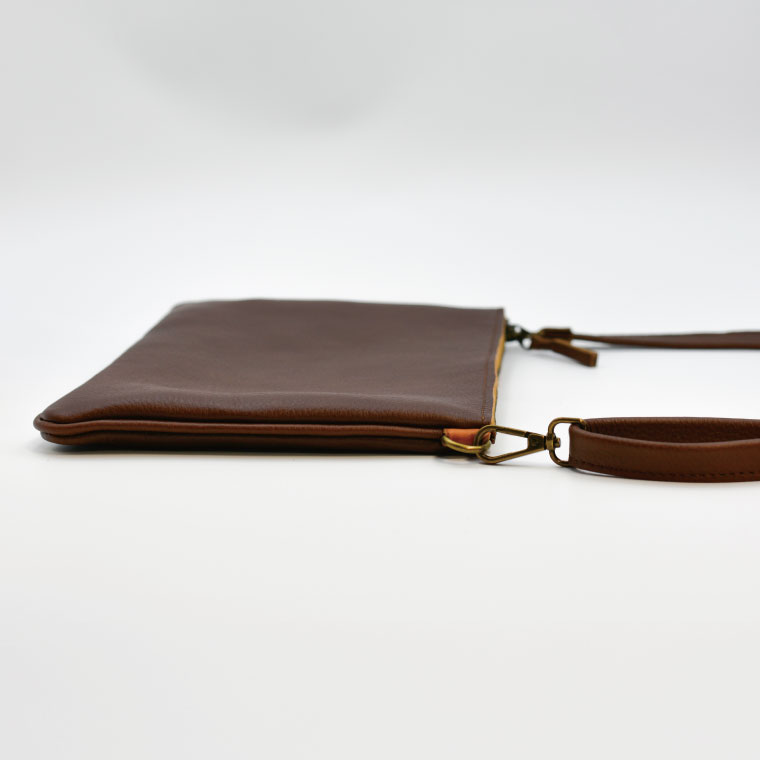 益子の革工房maharoのサコッシュ（M）キャメルブラウン｜栃木県 益子町 ふるさと納税 サコッシュ 革 肩掛け 日用品（AX113-1）