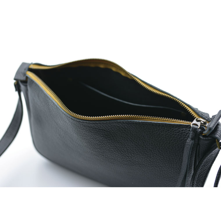 益子の革工房maharoのラウンドショルダーバッグ（M）ブラック｜栃木県 益子町 ふるさと納税 ショルダーバッグ バッグ 牛革 手作り (AX116-3)